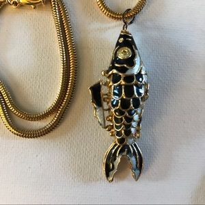 20” length gold-tone chain w wiggling fish pendant